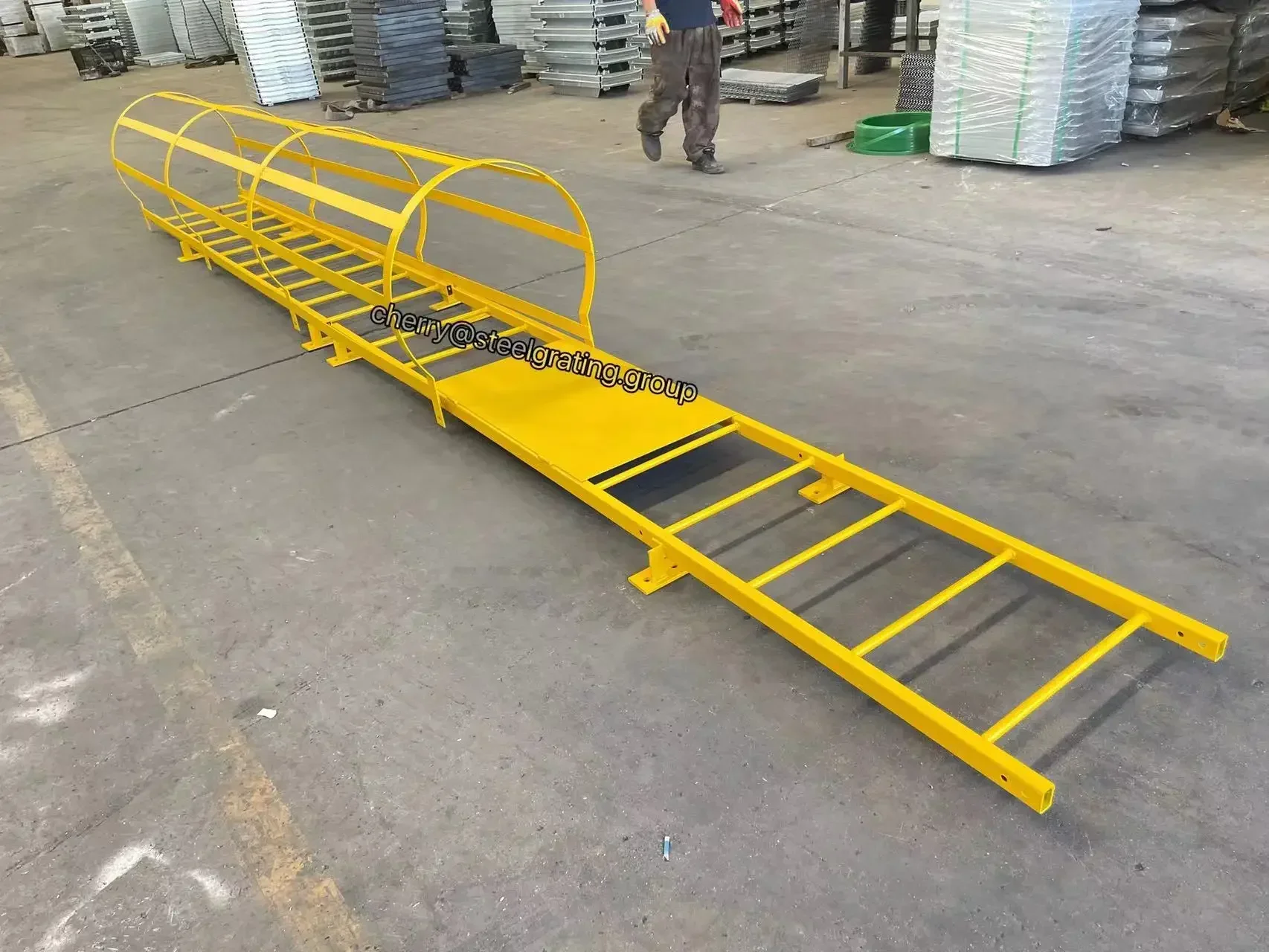 Premium Quality Safety Industrial Capacity Roof Metallic Wall Ladder with Cage Vertical Fire Escape Step Ladders