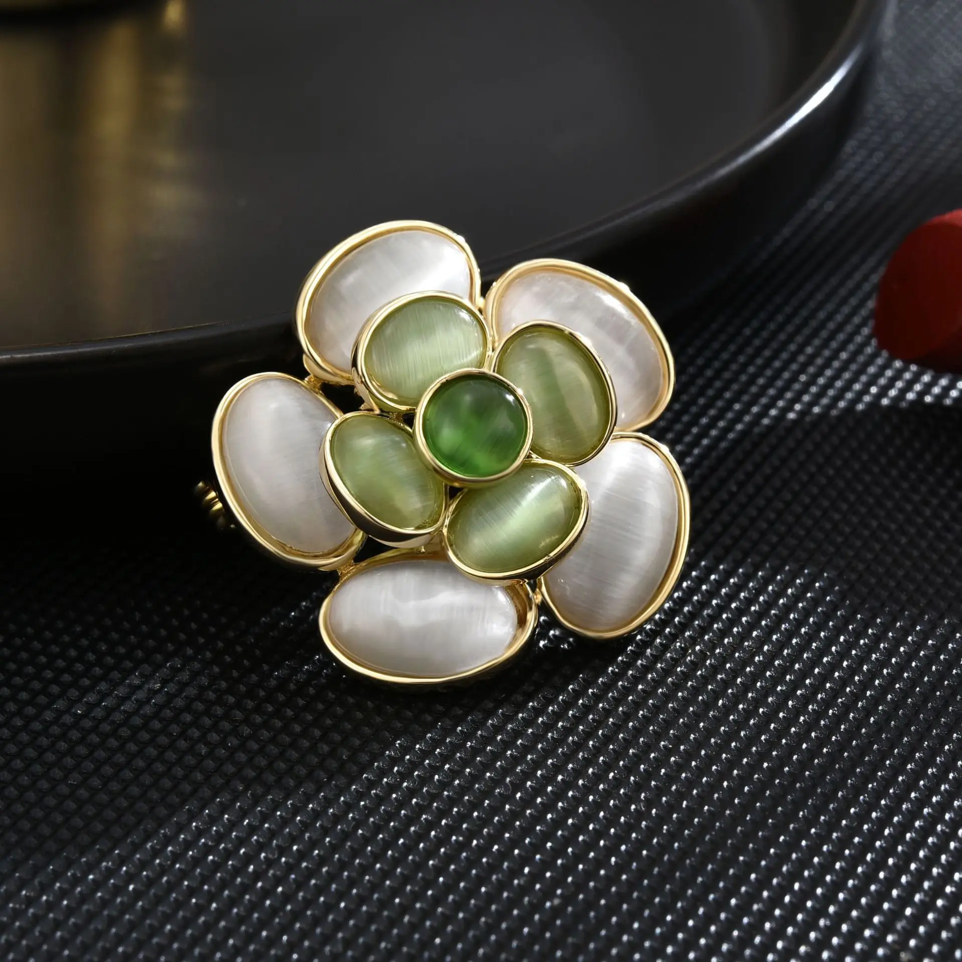 New Elegant Women Luxury Vintage Opal Camellia Brooches Pins Exquisite Design Lady Trendy Casual Clothing Dress Jewelry Corsage