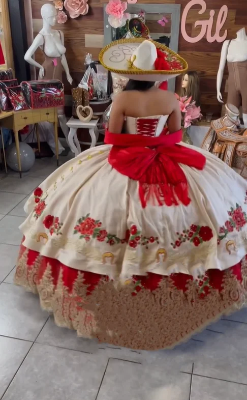 Vestido personalizado para quinceañeras de México, Poncho blanco y rojo con escote en forma de corazón y bordado Floral, vestidos de 15 años charros, 2025