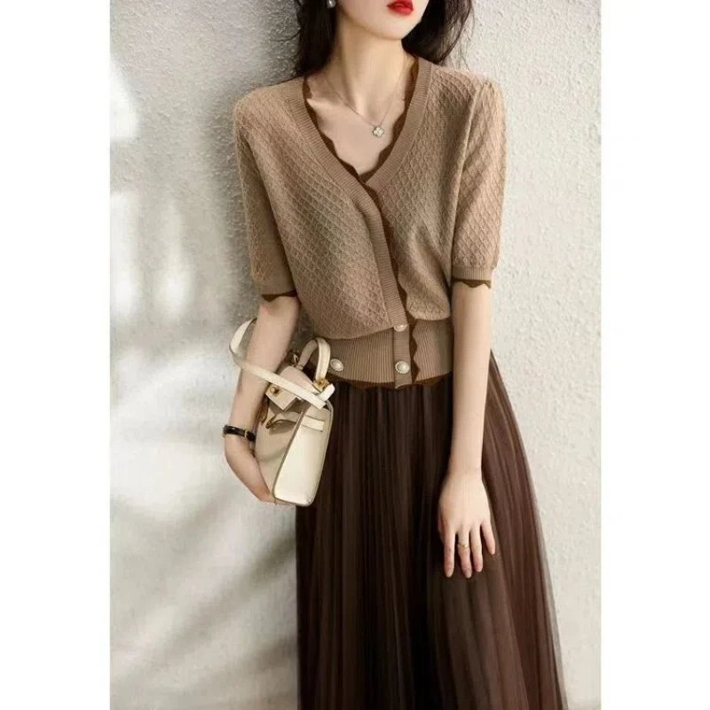 Fashion Summer T-Shirts Women Solid Ice Silk V-Neck Button Screw Thread Ruffles Temperamen Short Sleeve Pullovers Knitted Tops