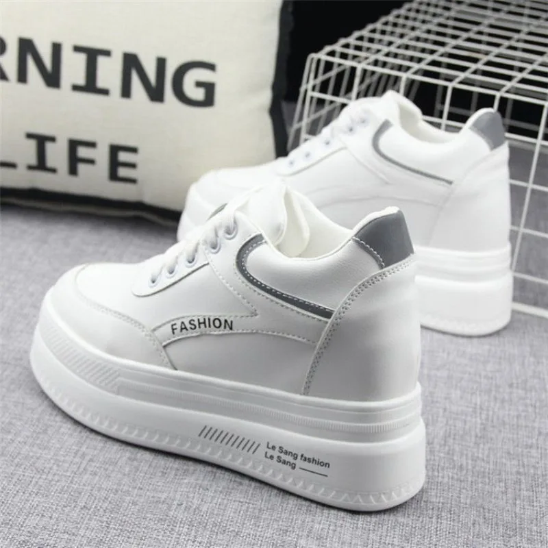 الارتفاع الداخلي زيادة أحذية مفلكنة 2024 الخريف جديد تنوعا التخسيس سميكة وحيد الارتفاع زيادة حذاء فردي غير رسمي