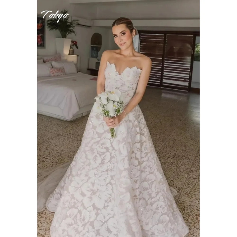 Tokyo Customized White Sweetheart Neck Wedding Dress Sleeveless Zip Flower Court Train Bridal Gown Elegant A-Line Wedding Gown
