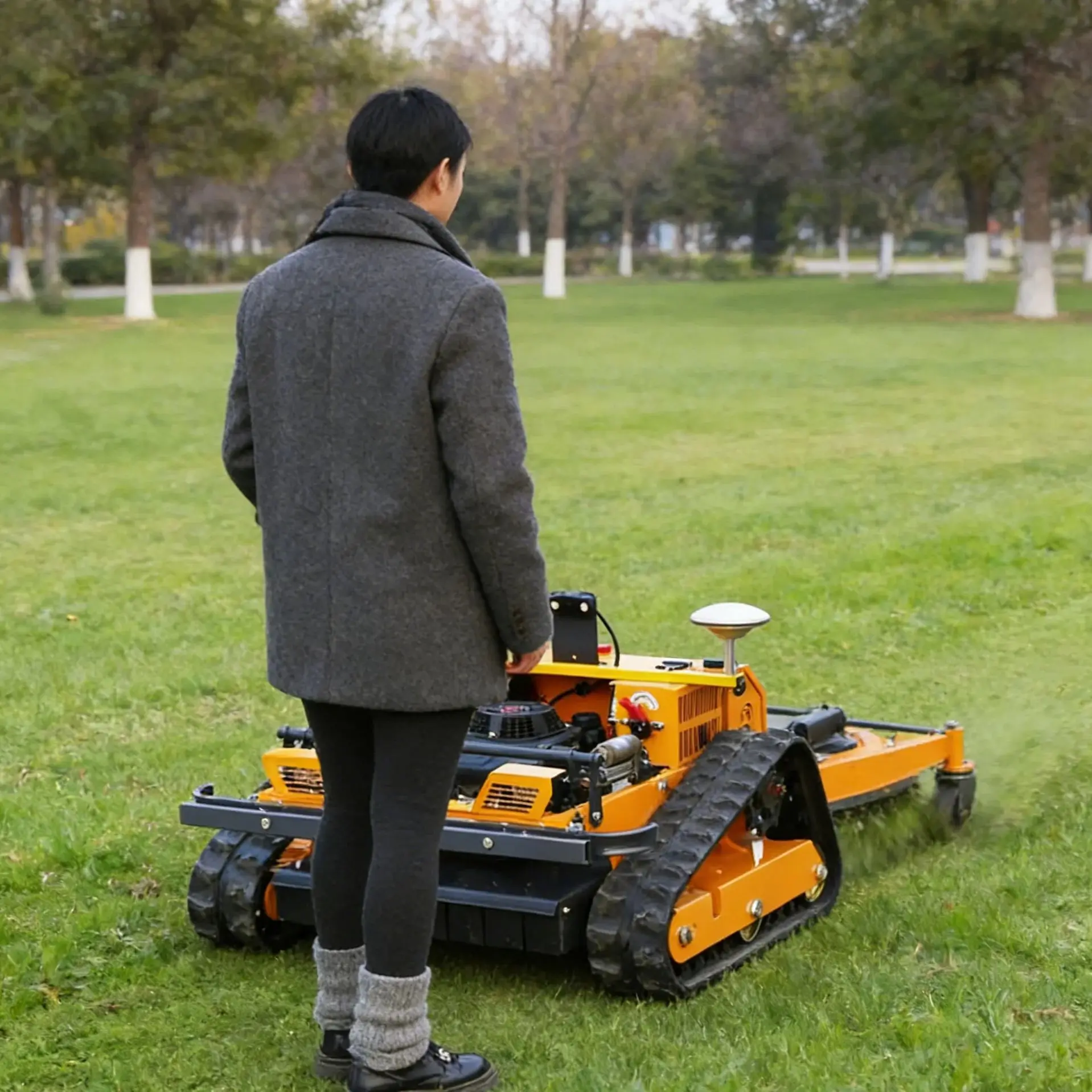 

Customized new all terrain rotary lawn mower with remote control, suitable for agricultural and forestry mowing. Flail lawn mowe