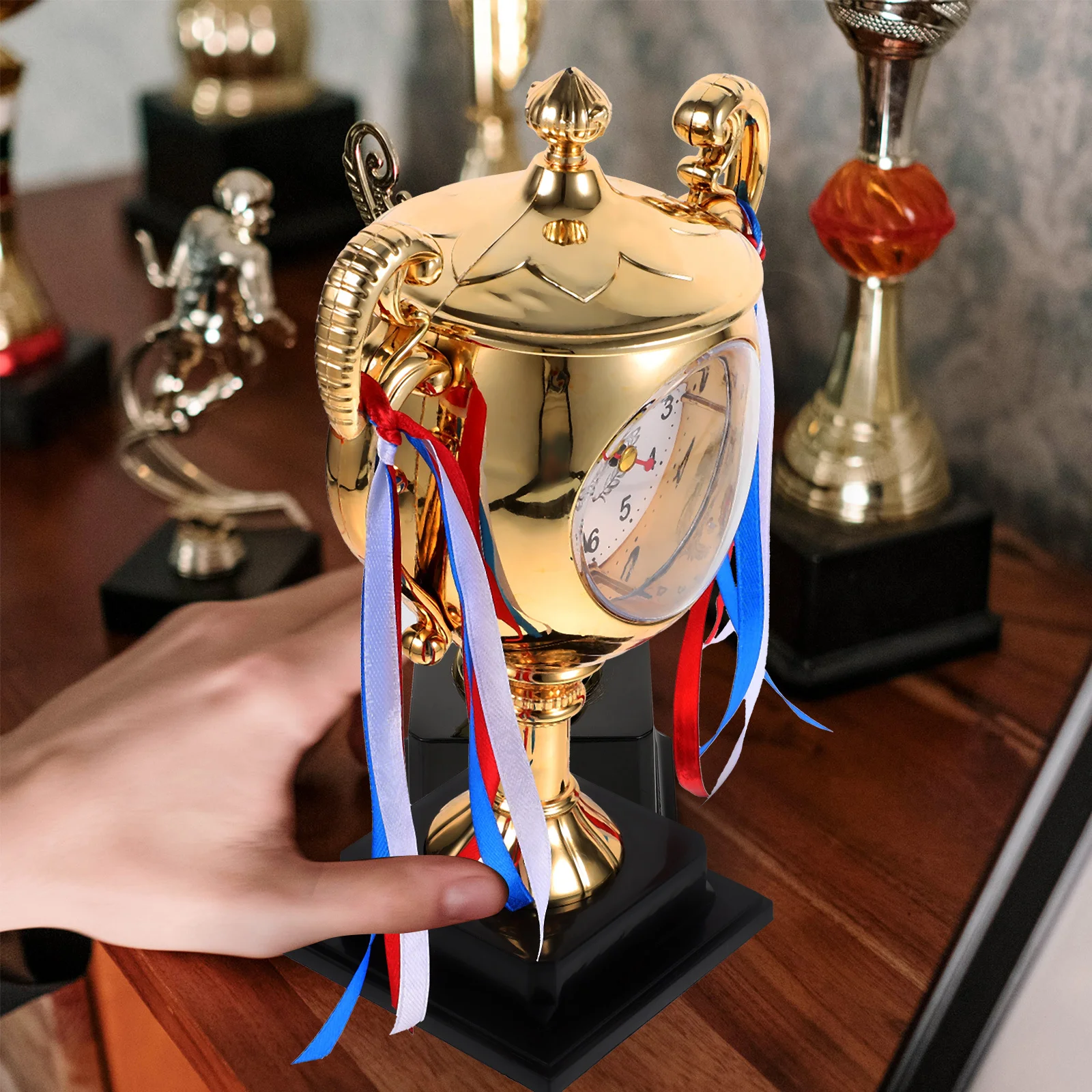 

1Pcs Unique Trophy-Style Children Desktop Alarm Clock Creative Clock for Bedroom Living Room Tabletop Decoration