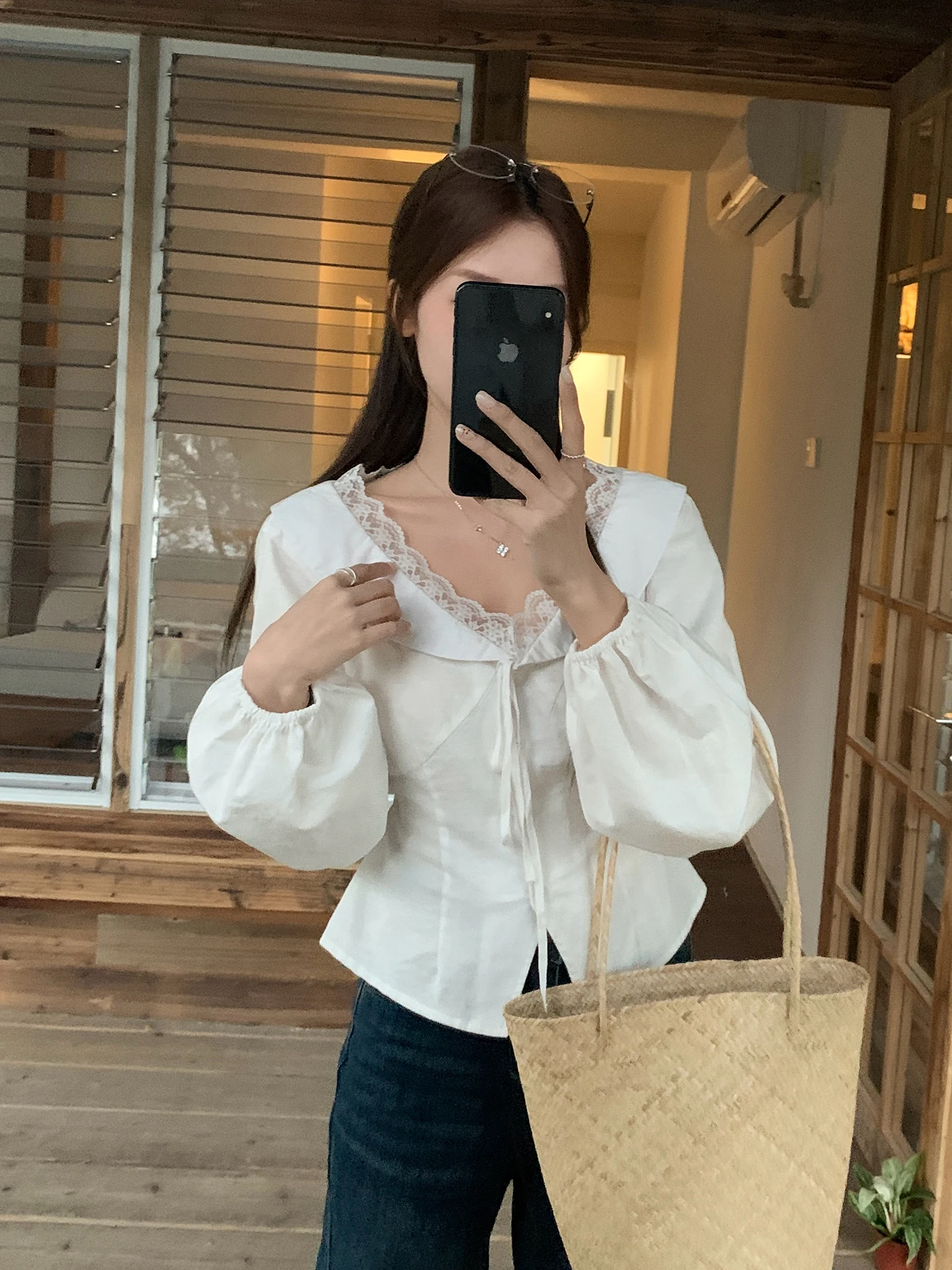 White Lace Splice Long Sleeve Shirt Women's Spring New Design Waist Cinching Short Top Korean Style Cotton Linen Blend view 5