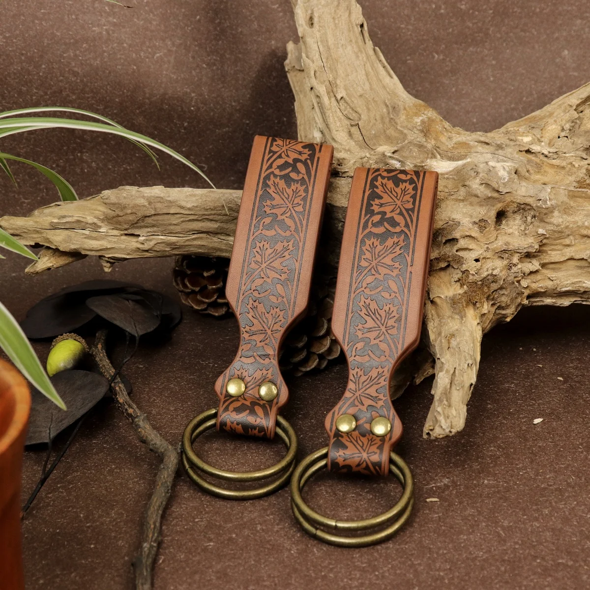 2pcs Medieval PU Leather Skirt Clips,Vintage Skirt Holder, Renaissance Live-Action Role-Playing Halloween Costume