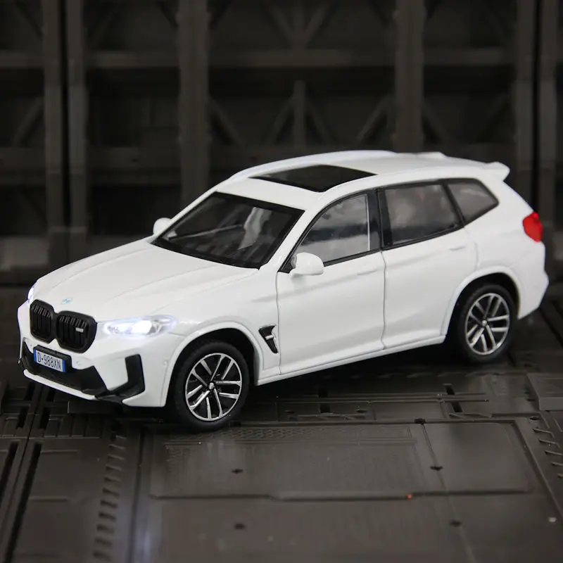 1:32 coleção de ornamentos de modelo de carro de liga BMW X3M, portas e capô do motor, porta-malas pode ser aberto, carro de brinquedo regenerador infantil