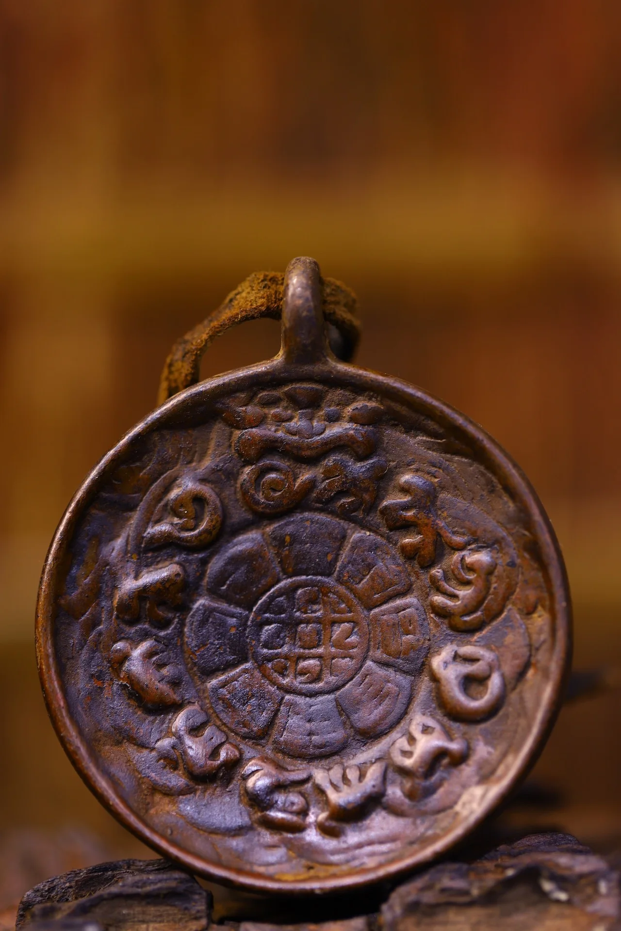 

2"Tibetan Temple Collection Old Bronze Cinnabar Cross Vajra Nine Palaces Eight Trigrams Buddha Card Pendant Amulet Dharam