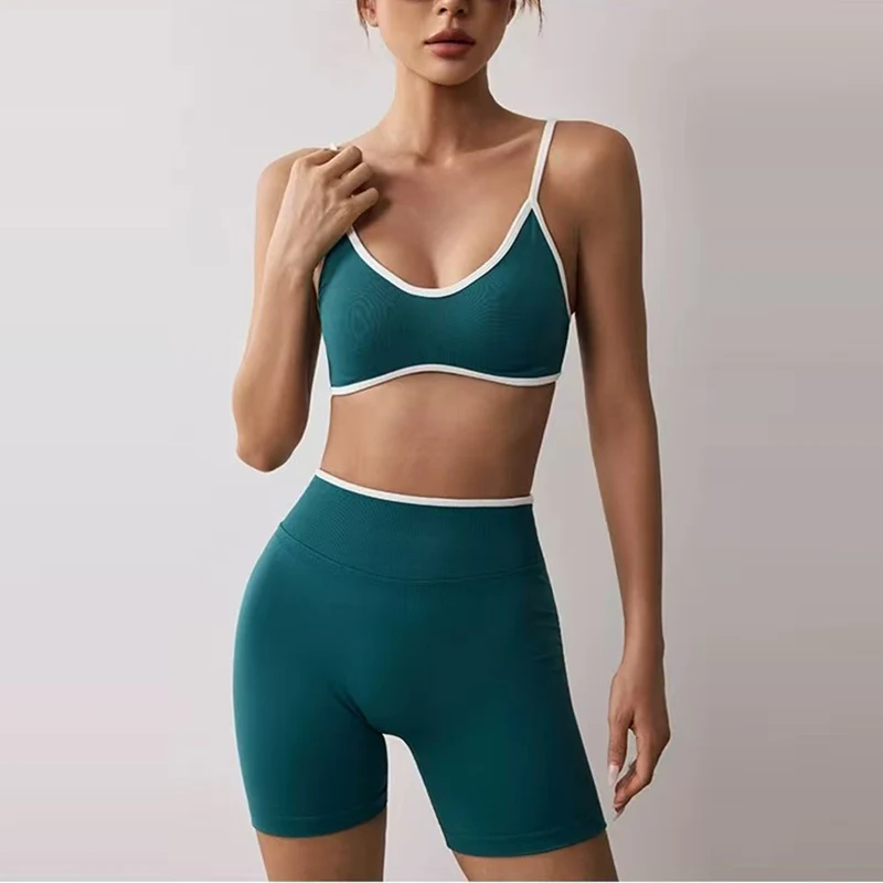 

2PCS Yoga Suit Seamless with Chest Pad Tight Sports Bras and High Waist Shorts Outside Wear Running Exercise Fitness Yoga Set