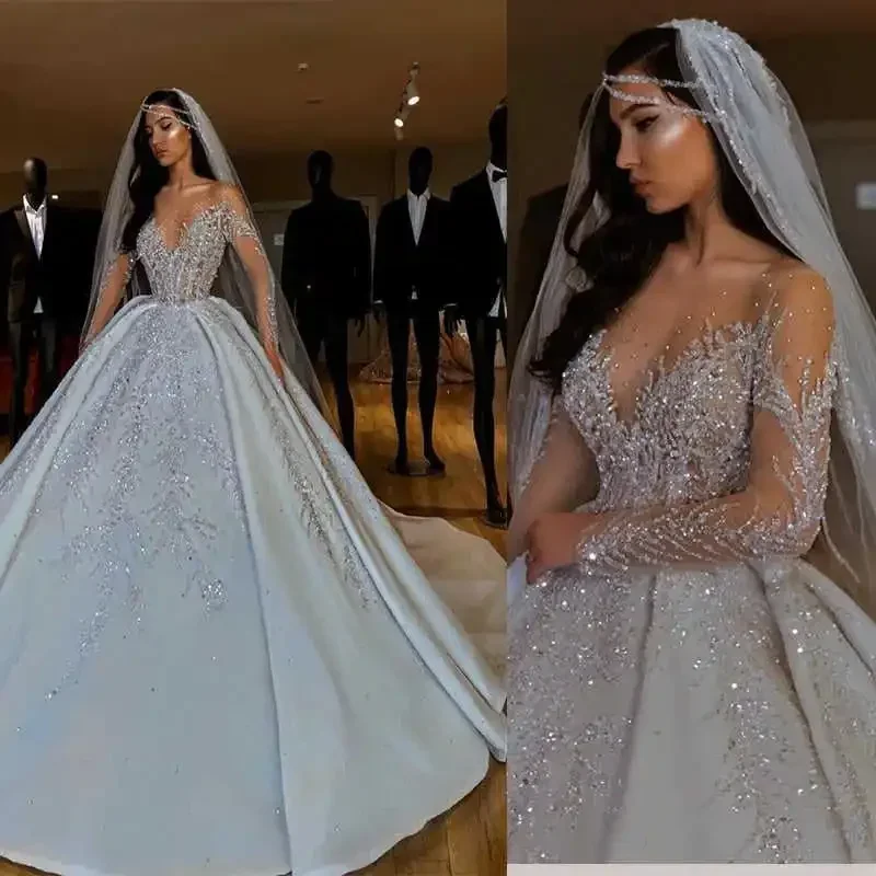 Abito da sposa di lusso con abito da ballo in raso, collo trasparente personalizzato, maniche lunghe, pietre, perline, applicazioni in pizzo di cristallo, sposa principessa in raso
