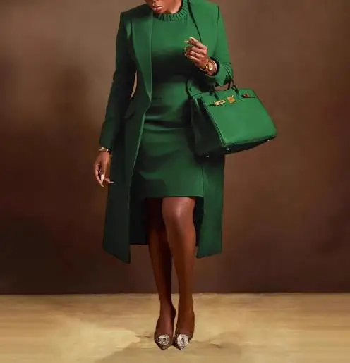 秋のレディースロングスーツジャケット（襟付き、ウエストシェイプ、スリット入り）、ラウンドネックノースリーブヒップハグニットワンピースセット