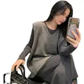Gris oscuro