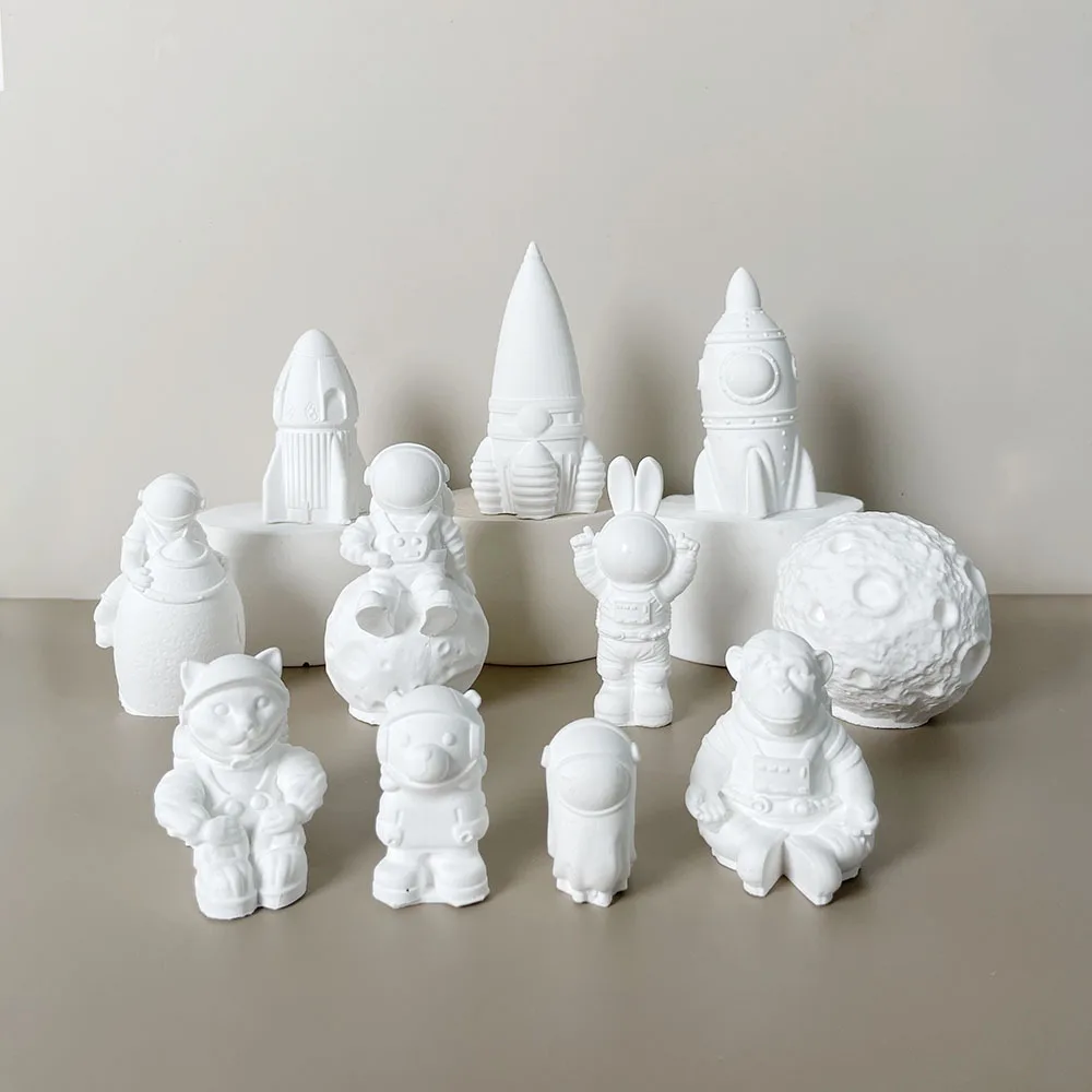 

Lunar Astronaut Candle Molds DIY Cartoon Aerospace Series Rocket Animal Astronaut Ornaments Plaster Cement Candle Resin Mold
