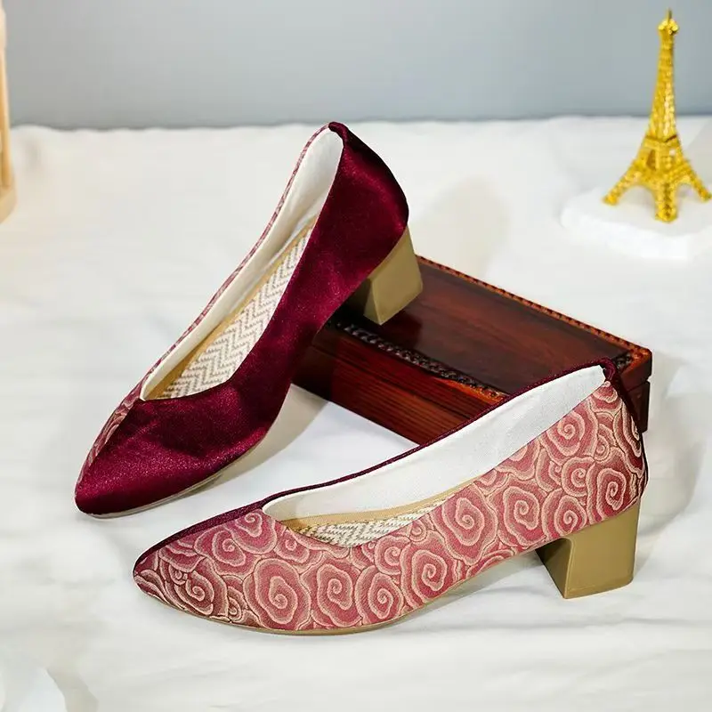 

Женские туфли Cheongsam на блочном каблуке в этническом стиле, туфли без шнуровки с острым носком, лоскутные свадебные туфли на высоком каблуке, тканевые туфли