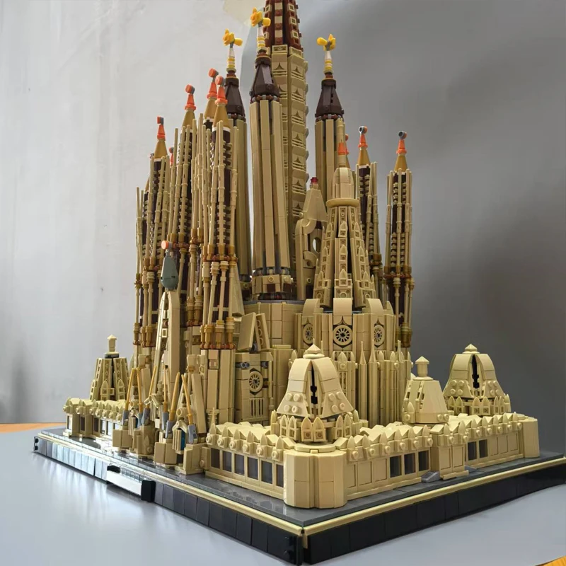 10045PCS Barcelona Sagrada Familia Model MOC-65795 Medieval Catholic Church Architectural Building Blocks Assembly Toys Kid Gift