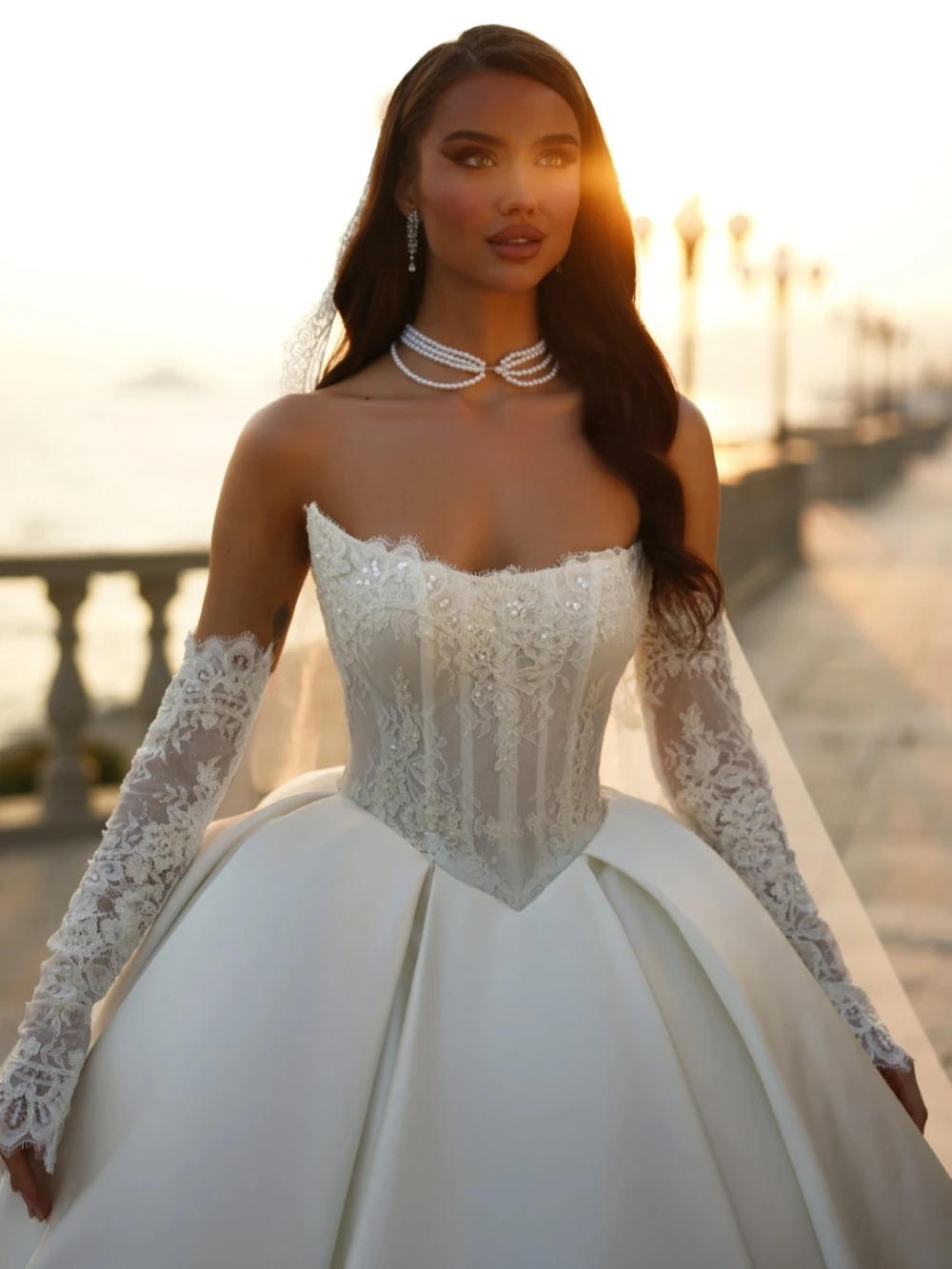 Puffy Ivory Beaded Lace Long Wedding Dress Detachable Sleeve Elegant Satin Strapless Bridal Gown Customized Dresses For Bride