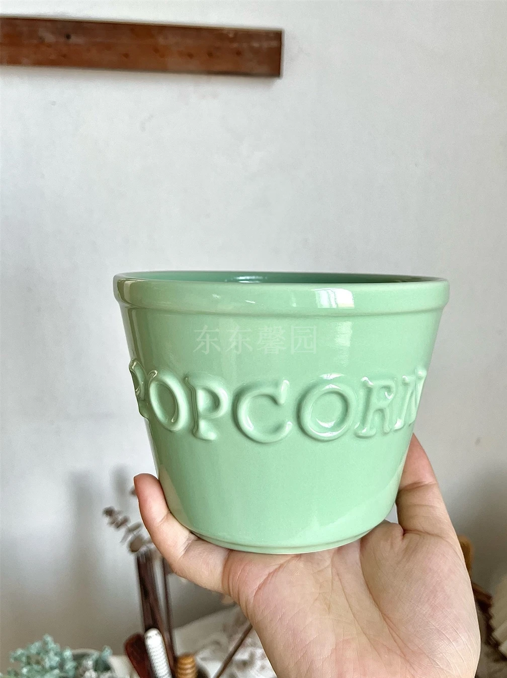 

High-value relief cream green ceramic household popcorn bucket fried chicken snacks French fries foreign trade Nordic snack bowl