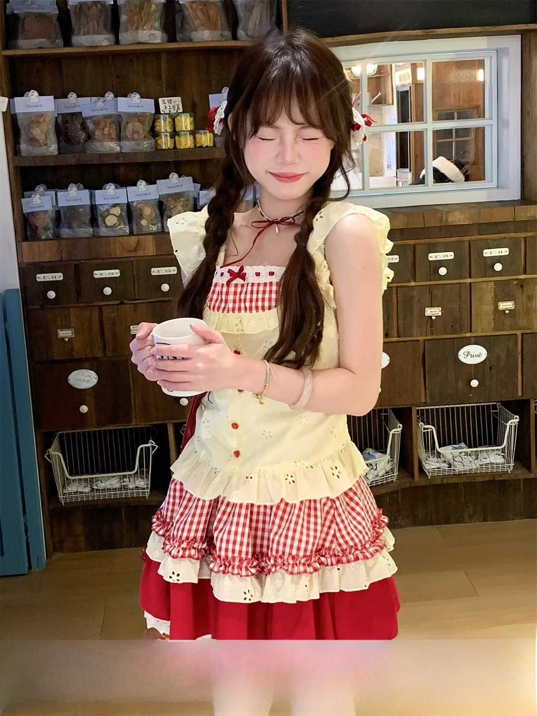 

Strawberry Tart Sweet Doll Sensation Wood Grain Ruffle Sleeve Shirt Red Puffy Cake Slimming Half Skirt Women's Fashion Set
