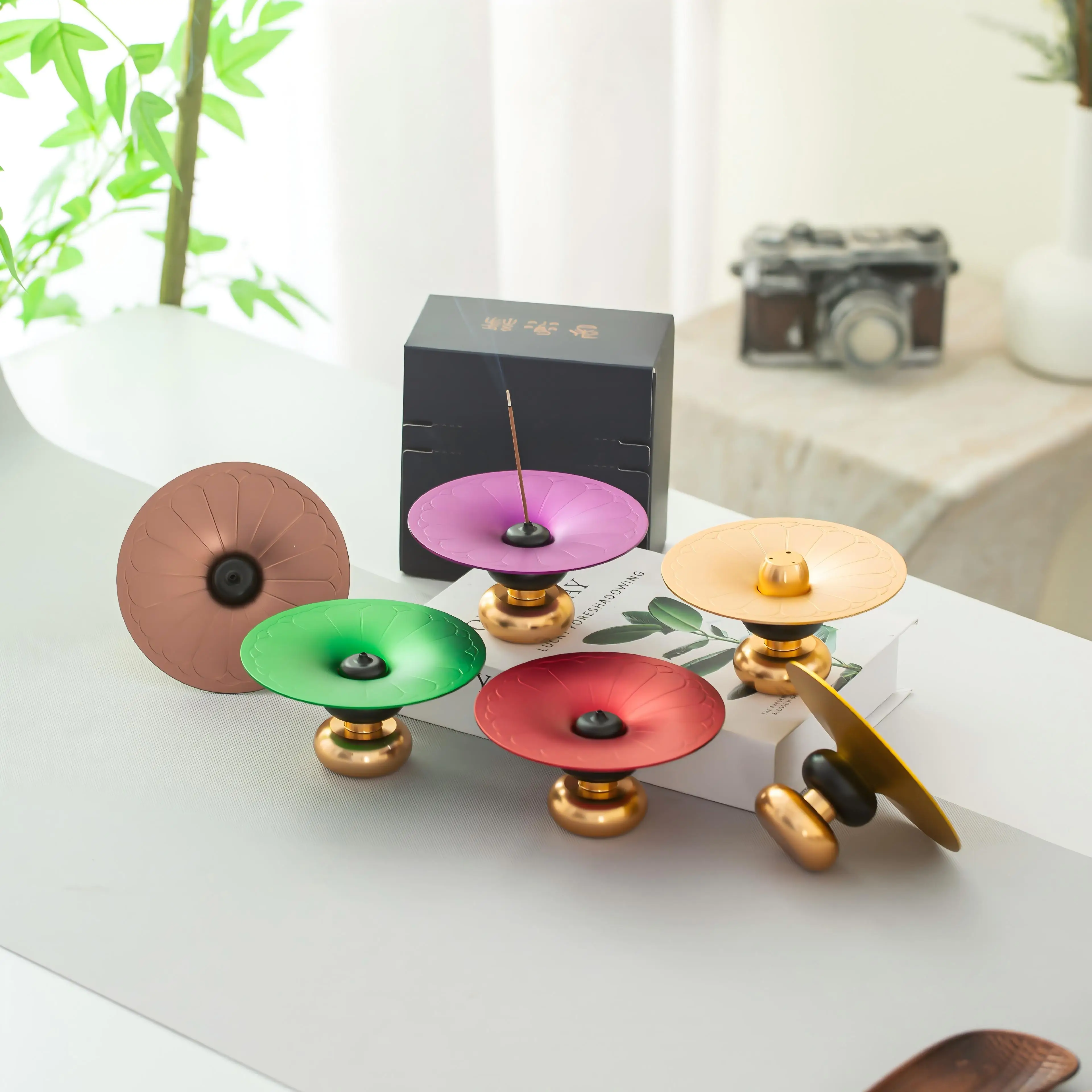Aviation-Grade Aluminum Alloy Incense Holder, Incense Burner with Floral Design, Multifunctional Incense Insert, Automatically Ejects Residual Incense Tips When Pressed, Suitable for 0.8Mm-3.0Mm Stick Incense