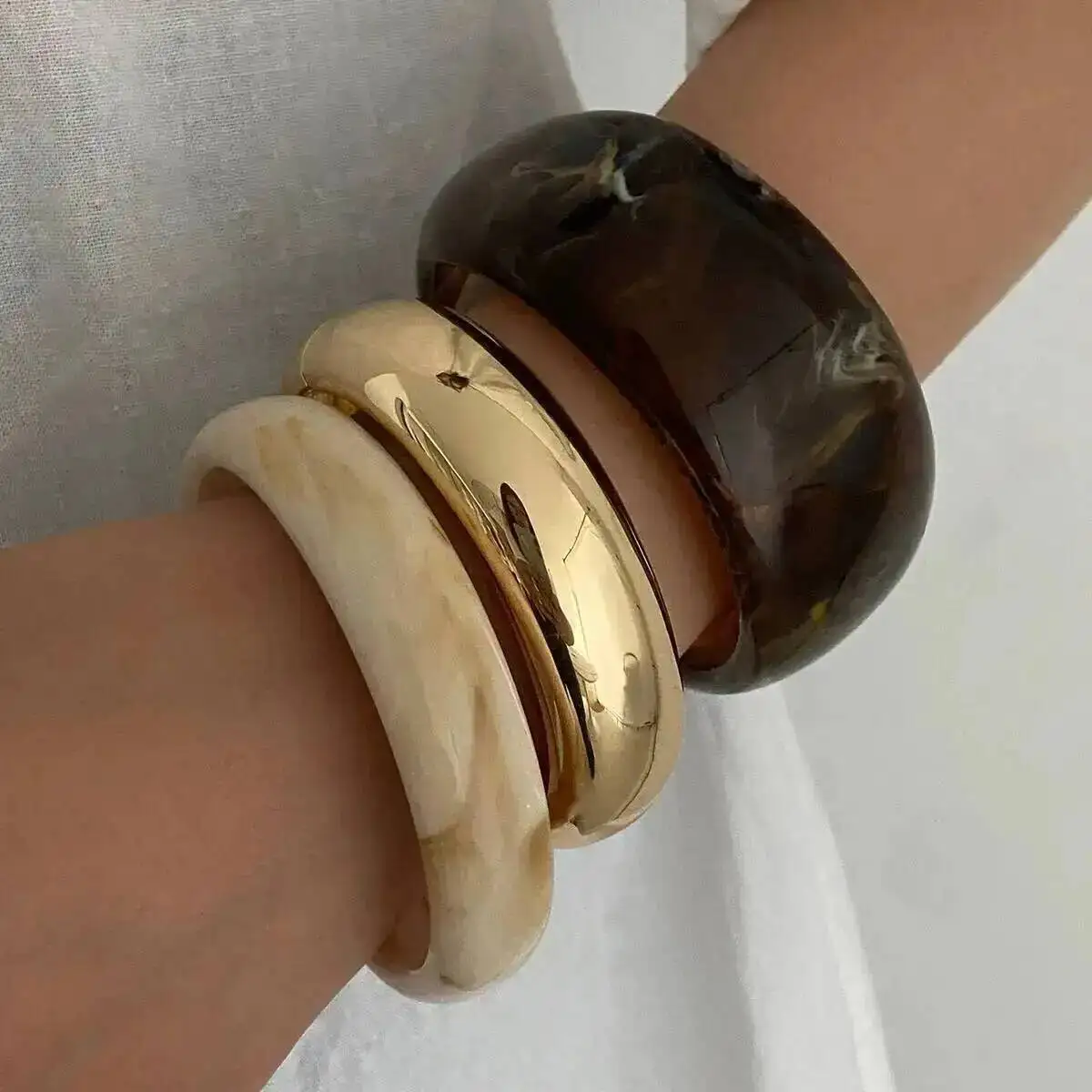 

KunJoe Punk Brown Thick Resin Acrylic Wide Bangle Bracelet for Women Minimalist Metal Big Round Bracelet Autumn/Winter Jewelry