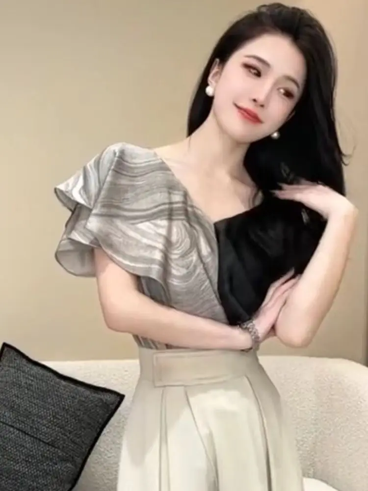 Contrasterende kleur gesplitst ruches V-hals shirt voor dames zomer 2025, nieuwe Koreaanse top met korte mouwen