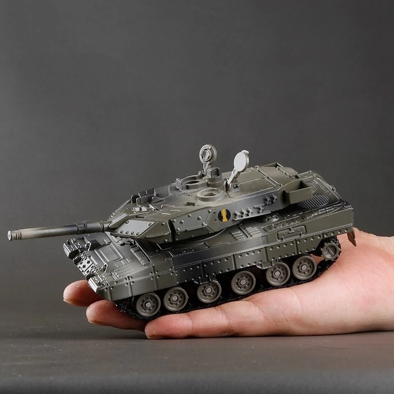 Tanque de batalla principal Leopard 2 M1A2 Abrams tipo 99 Diecasts y vehículos de juguete HuaYi 1:48 modelo militar de aleación Railed/Motor/coche/Bicicletas