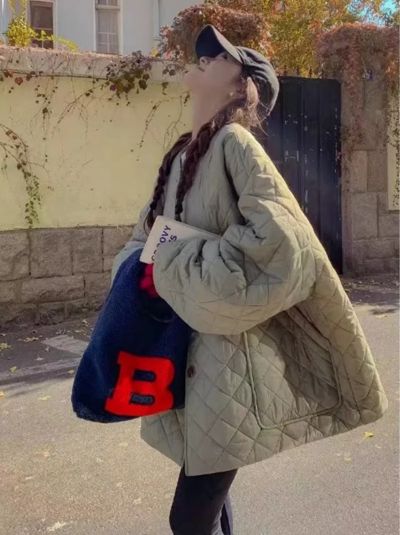 

Легкая хлопковая куртка с ромбовидной сеткой для женщин зимы 2023 года, новый корейский стиль, свободный дизайн, свободное стеганое пальто, большой размер W624