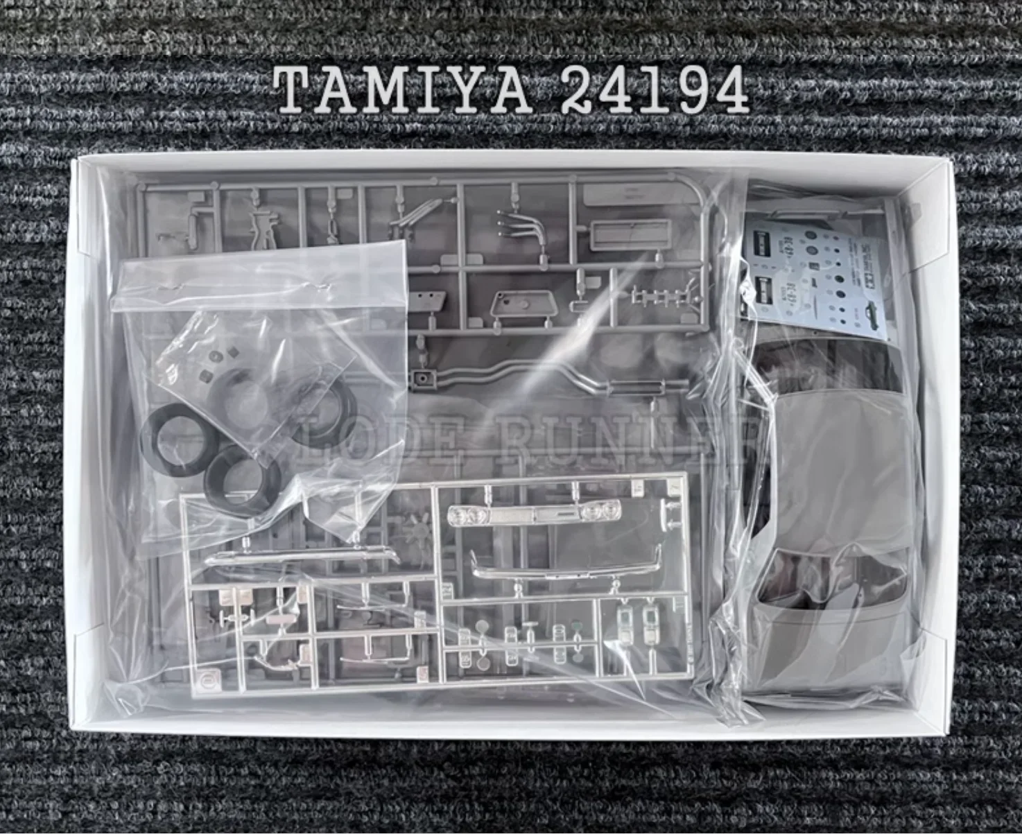 

Tamiya 24194 Skyline 2000 GT-R Hardtop model kit