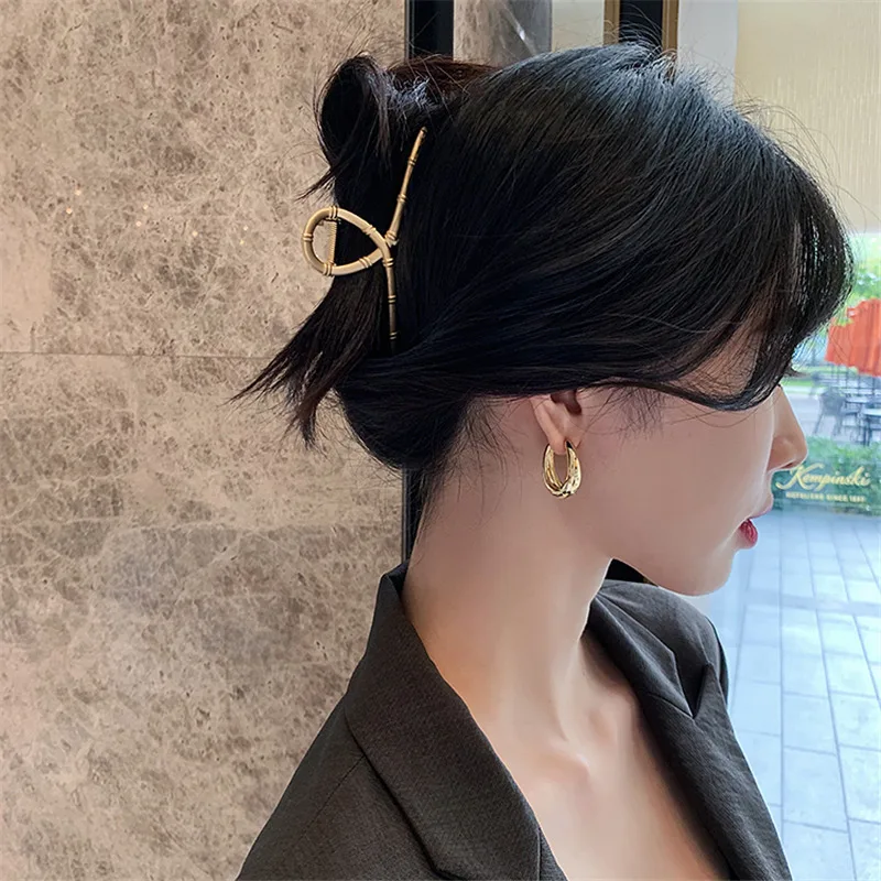 2024 New Classic Copper Alloy Smooth Metal Hoop Earrings For Woman Fashion Korean Jewelry Temperament Girl's Daily Wear earrings