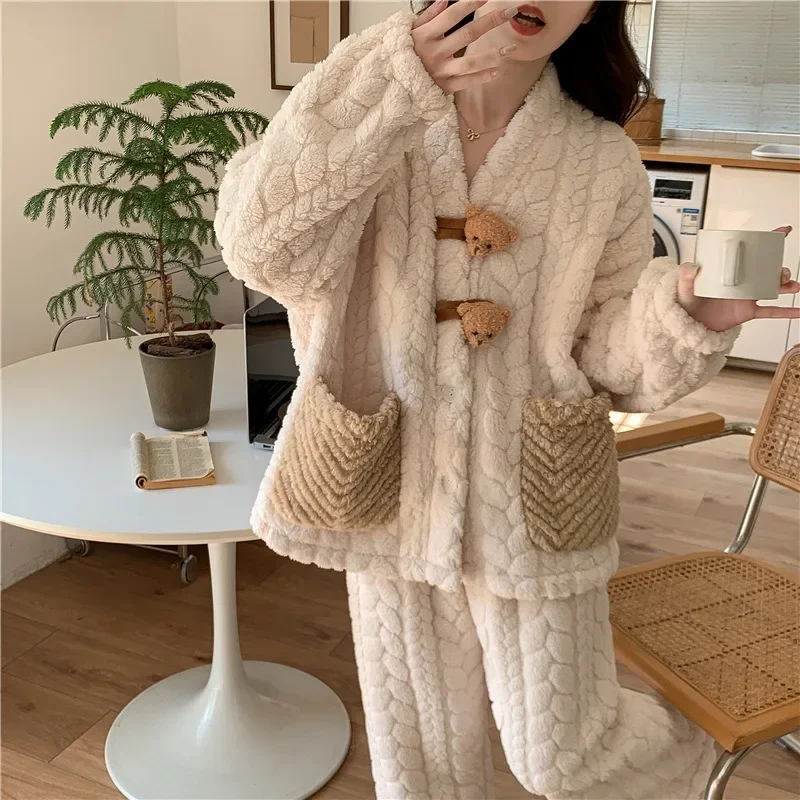 

Plus Size Ladies Thickened Warm Sleepwear for Winter Female Cartoon Bear Coral Velvet Pajamas Set Can Be Worn as Outerwear