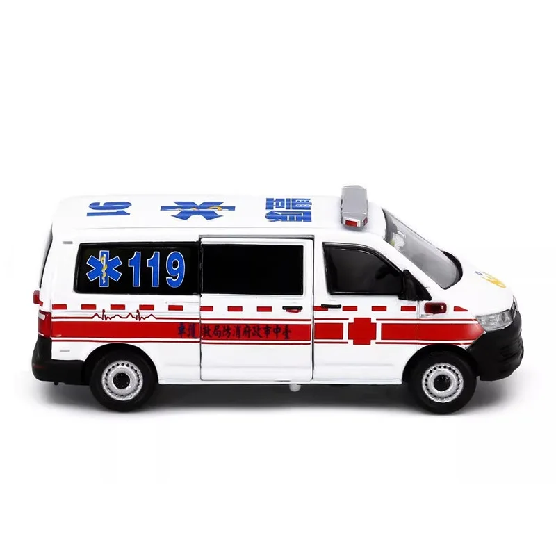 Tiny 1:64 T6 Transport-er Ambulance NO.44 Alloy Simulation Model Car