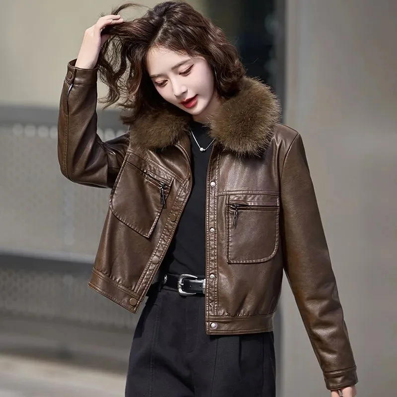 الكورية المرأة موضة فو الجلود أبلى 2025 السيدات حجم كبير 4XL بولي Leather سترة جلدية الخريف الشتاء الإناث معطف جلد قصير