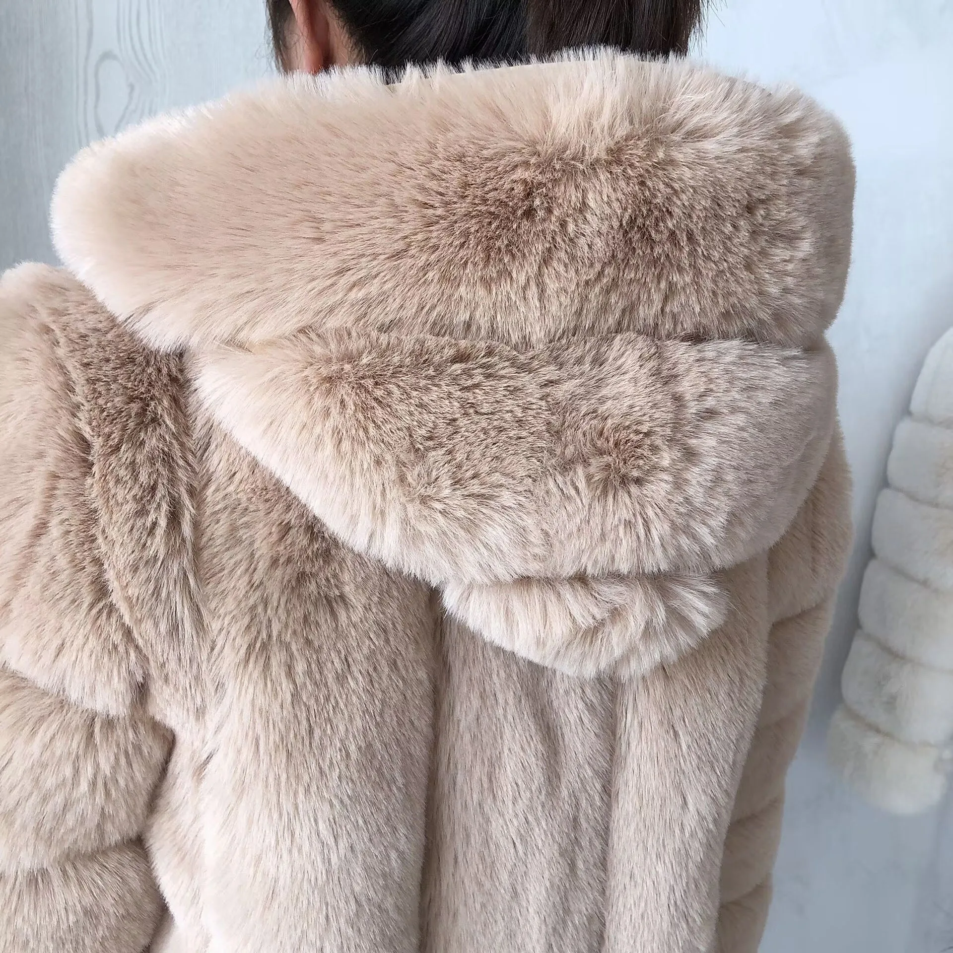 Damen Kunst pelz Kapuzen mantel Winter warme Mode Kapuzen pelz Jacke Nachahmung Fuchs Fell flauschigen Mantel Damen bekleidung