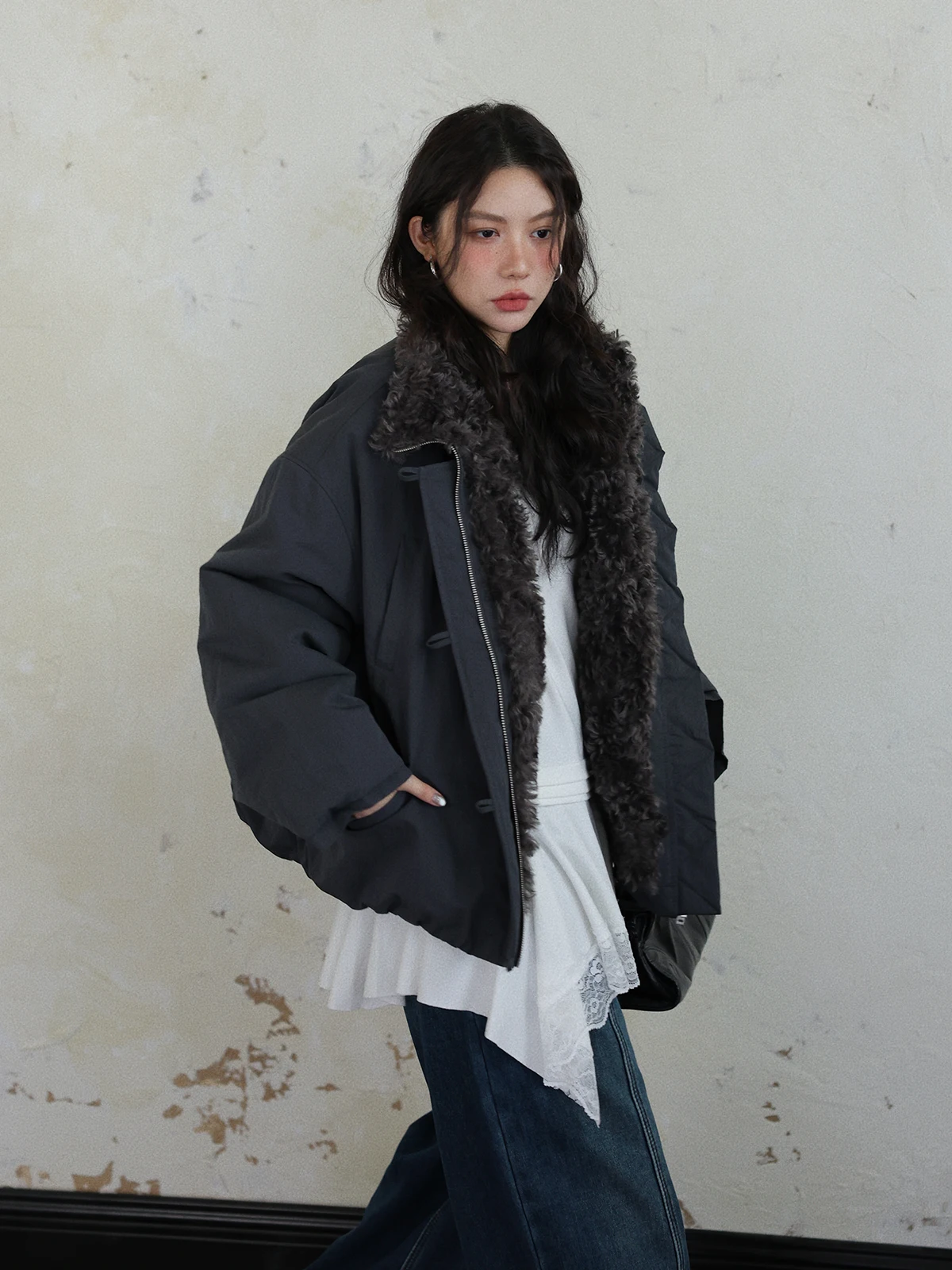 

Ретро-парка женская утепленная на гусином пуху с меховым воротником, объемная, теплая, с длинными рукавами, на молнии, для зимы