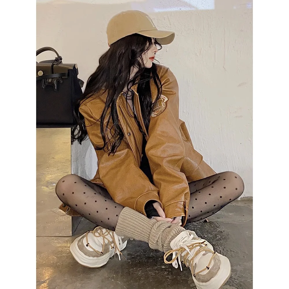 Jaqueta de Couro PU Marrom Estilo Retrô Americano para Mulheres, Casaco de Beisebol 2023, Nova Tendência Vintage, Com Zíper Longo