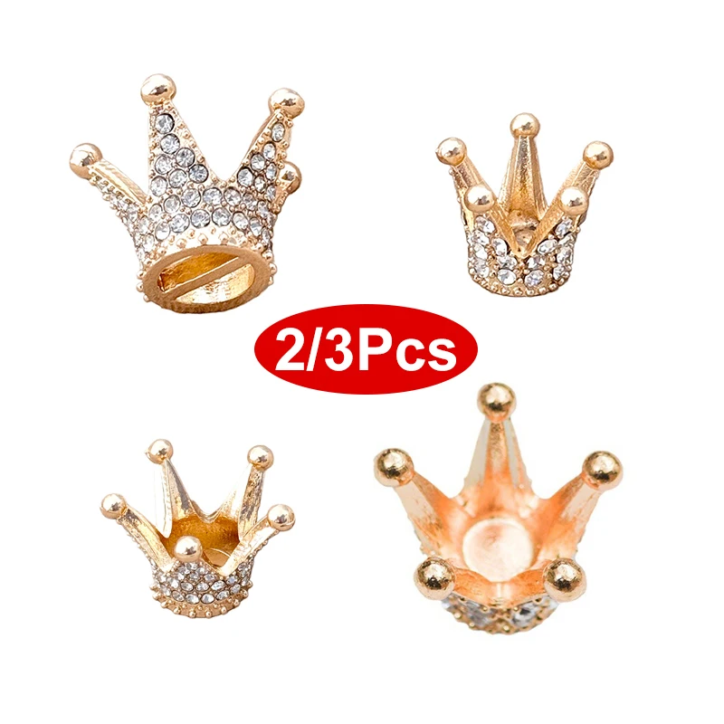 มงกุฎจิ๋วโลหะผสมสีทองประดับเพชรเทียมสำหรับบ้านตุ๊กตา 2/3 ชิ้น มงกุฎเจ้าหญิงขนาดเล็ก ของเล่นโมเดล อุปกรณ์ตกแต่งบ้านตุ๊กตา