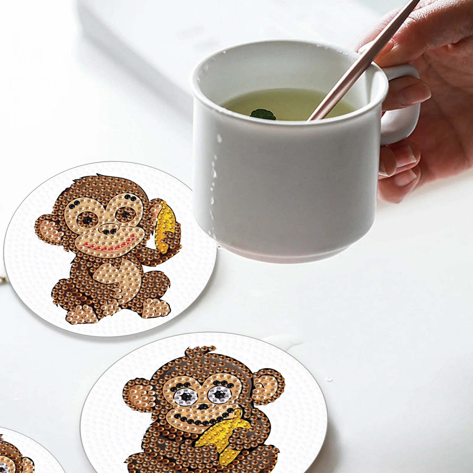 4 قطع من مجموعات الوقايات اللوحة الماسية للبالغين، لوحة طاولة لطيفة على شكل قرود ماسية مع حامل للمكتب وحصيرة الأكواب هدية ديكور #3