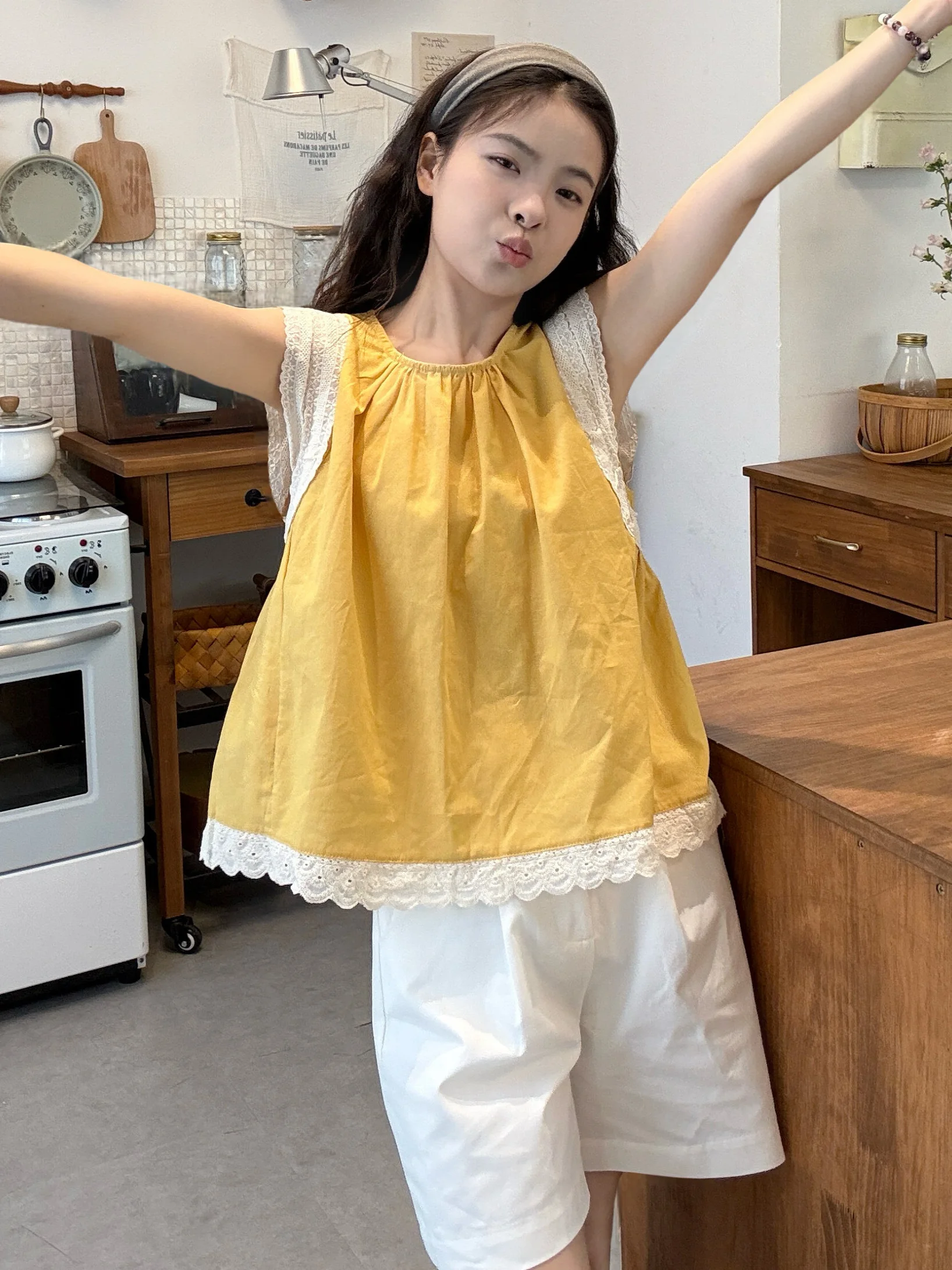 

Summer New Style Women's Lace Trim Vest Shirt Conceals Belly Doll Top Slimming Korean Loose Fit Button Detail No Sleeve