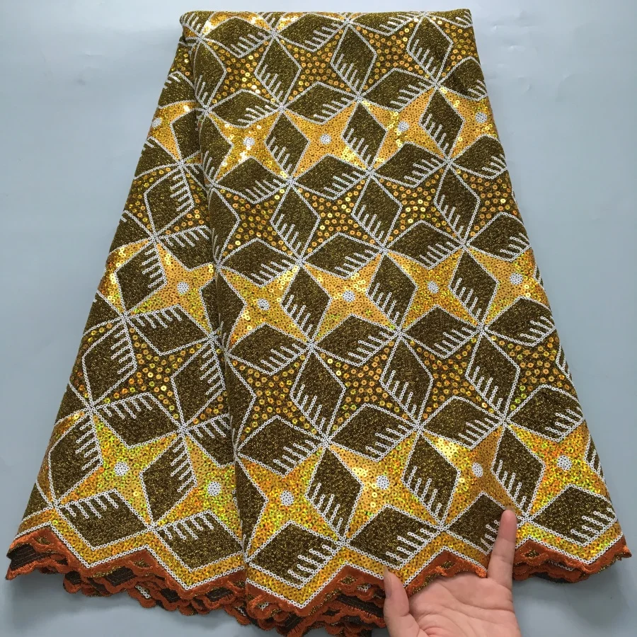 

Янтарная золотая кружевная ткань из органзы | Геометрическая вышивка пайетками и подол корицы | Зубчатые свадебные от кутюр и вечерние платья S4385