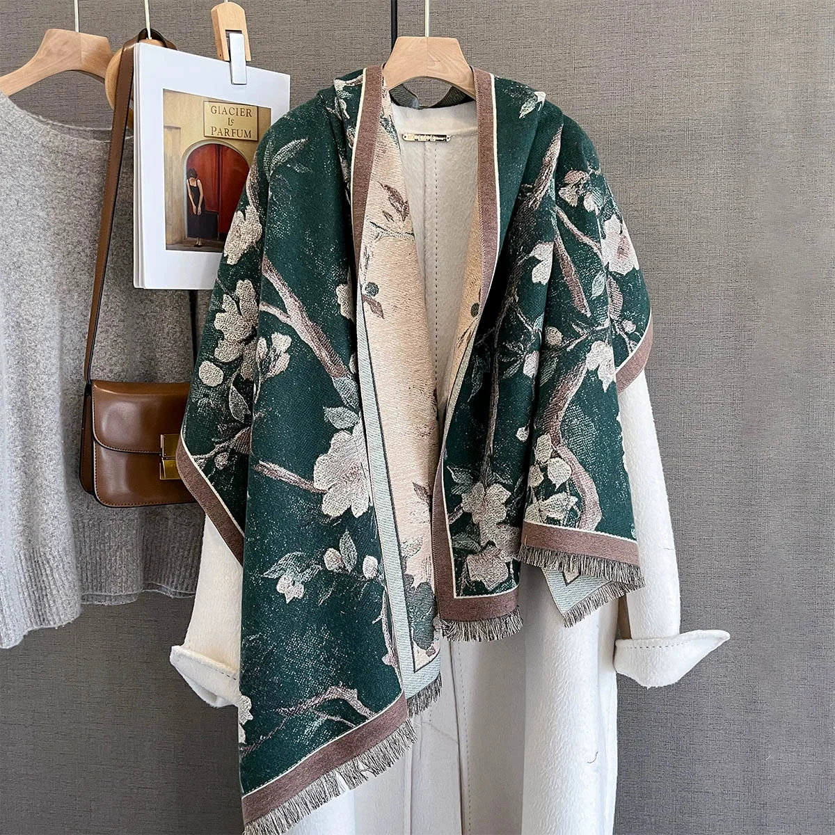 

Новые женские модные зимние накидки из искусственного кашемира с винтажным принтом и кисточками, толстый теплый двусторонний шарф из пашмины, уличные шали