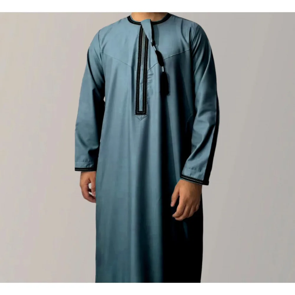 無地ラウンドネック刺繍入り厚手タッセル付きアラビアサウジメンズロングスリーブローブ、エスニック風味たっぷり