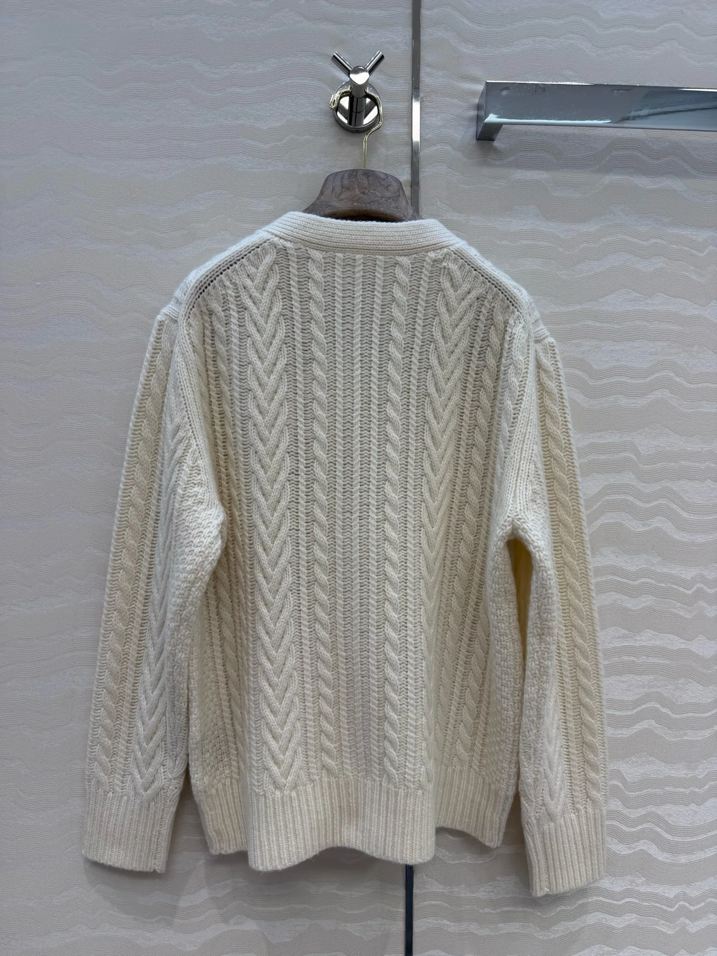 V-Neck Cable Knit Button Cardigan Patch Pocket Long Sleeve Knitted Outerwear for Women