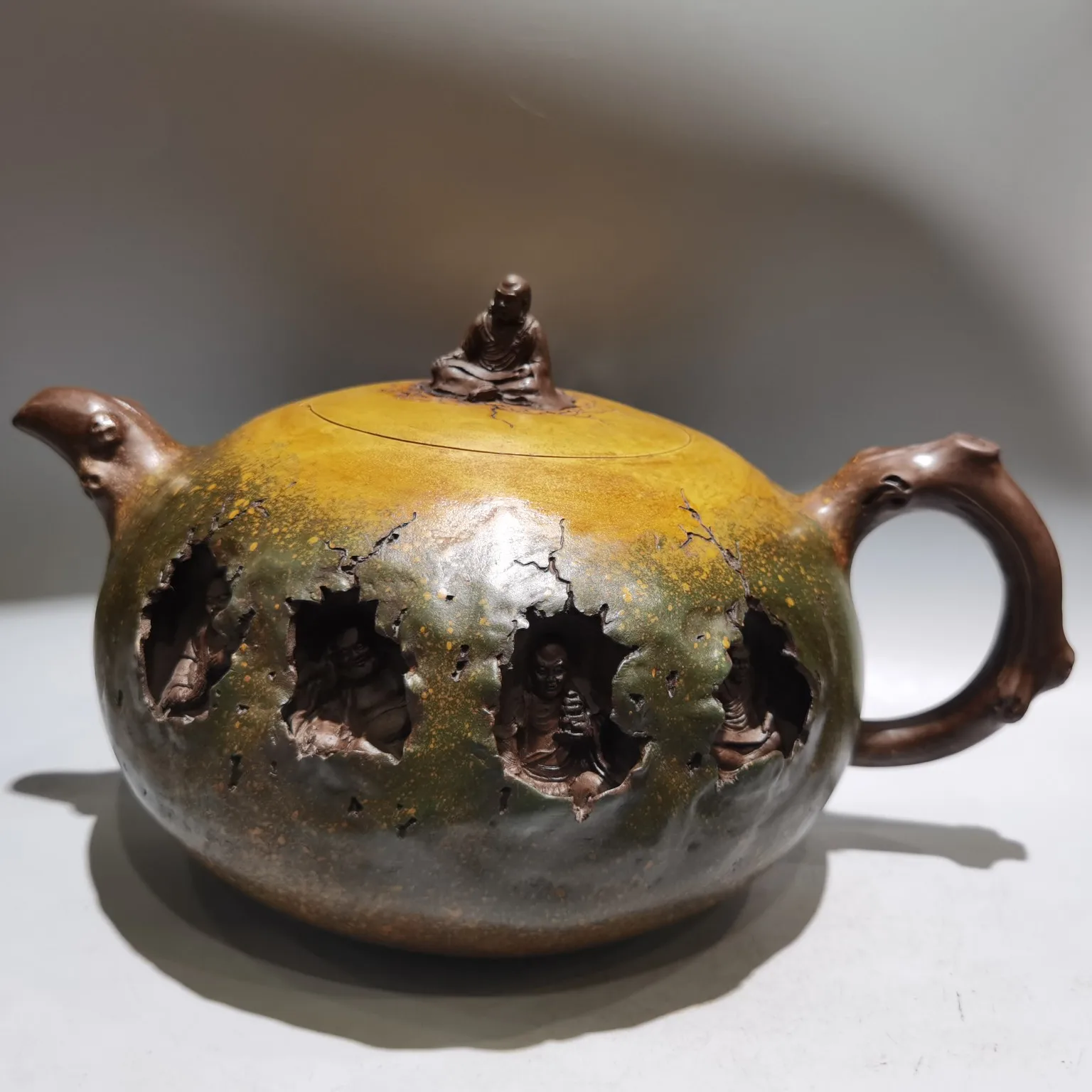 

Набор чайников из исинской фиолетовой глины: двухцветный, с ажурным узором «Восемнадцать Будд-Архатов», буддийская ниша, чайник, фляга