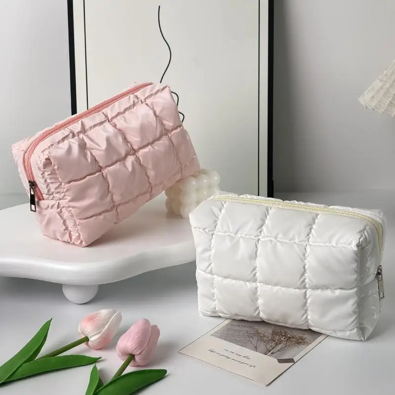 Niedliche, weiche Baumwoll-Puffer-Kosmetiktasche mit Reißverschluss, große, gepolsterte Kosmetiktasche für Damen – Detail 3