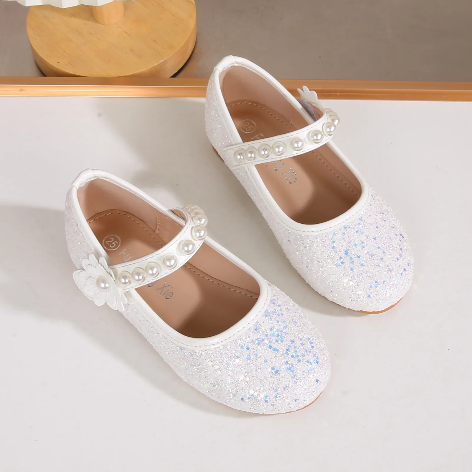 

Детские туфли для девочек 2026: кожаные, с цветами и пайетками, легкие, повседневные, для выступлений и праздников