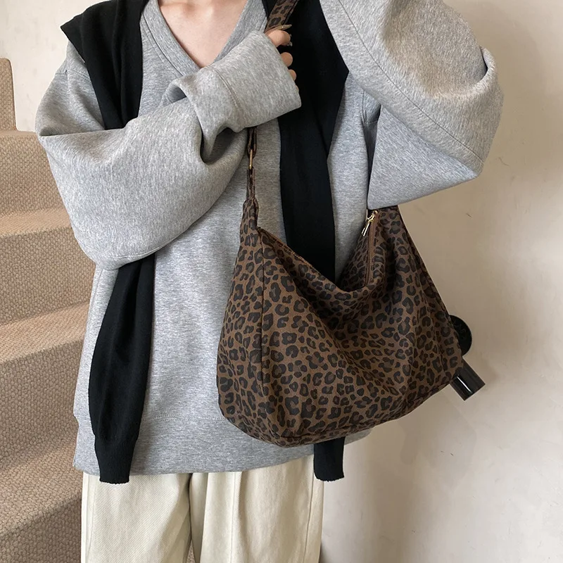 bolsa-de-ombro-feminina-de-tecido-macio-casual-moderna-de-grande-capacidade-estampa-de-leopardo-retro-para-passeios-e-deslocamentos