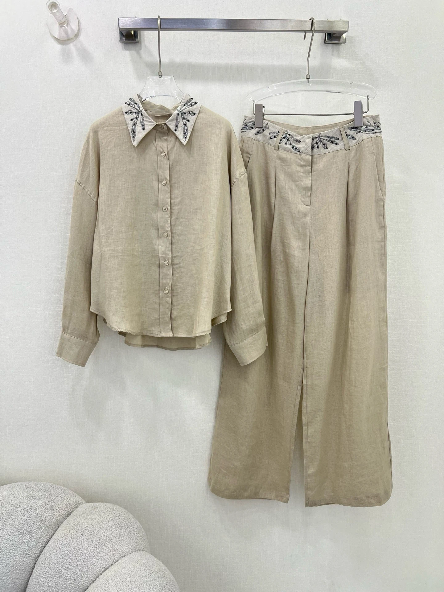 

Ladies' temperament simple embroidery bead ramie set