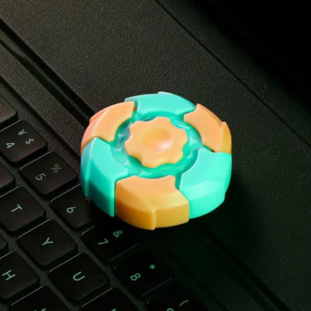 الإبداعية مضيئة مضيئة تململ سبينر الصامت تحمل دائم الغزل العلوي تصميم الدوار 360 °   هدايا الجيروسكوب الدوارة