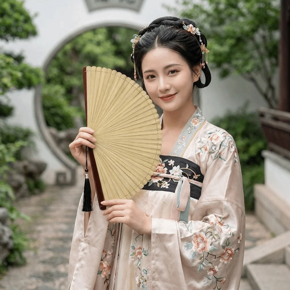 Hand Fan Vintage Bamboo Folding Fan Portable Mini Handheld Fan Classic Decorative Hand Cranked Fan Qipao Accessory