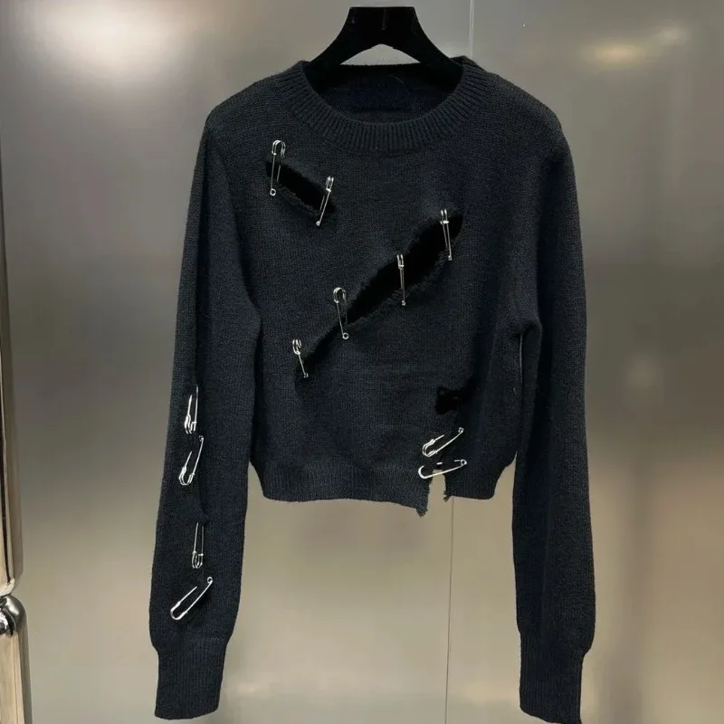 

2025 Autumn Fashion Crew-neck Long Sleeve Design Personality Hole Pin Decoration Casual All-match Women's Knitwear